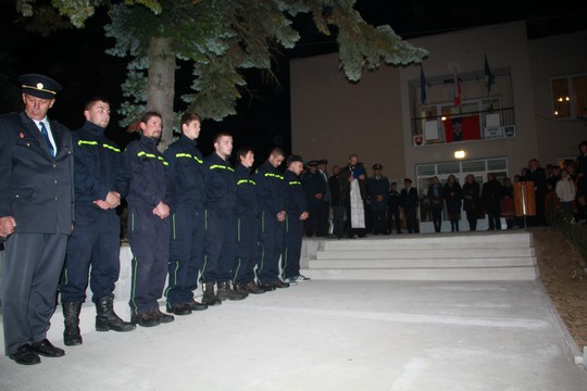 Odovzdávanie hasičskej techniky v Slanskej doline - foto č. 1