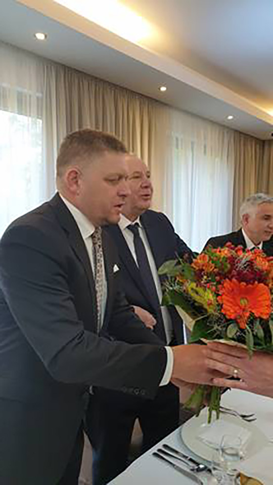 Návšteva predsedu strany SMER - SD Roberta Fica s Okresnou radou SMER - SD v Michalovciach - foto č. 4