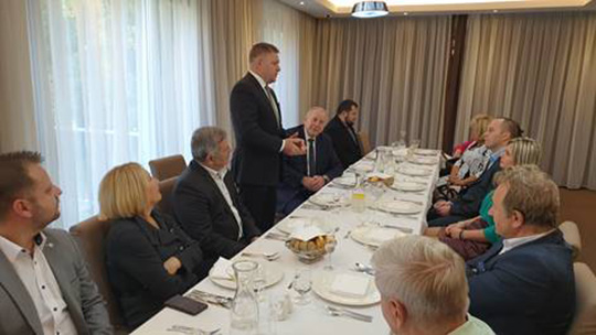 Návšteva predsedu strany SMER - SD Roberta Fica s Okresnou radou SMER - SD v Michalovciach - foto č. 5