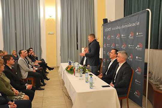 Stretnutie s predsedom strany SMER-SD Robertom Ficom v Michalovciach - foto č. 8